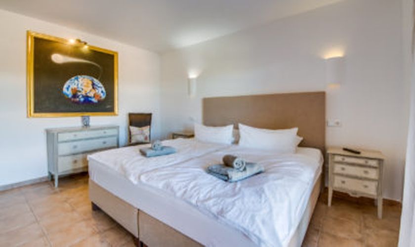 Modernes Schlafzimmer mit Boxspringbett Finca Mallorca PM 626